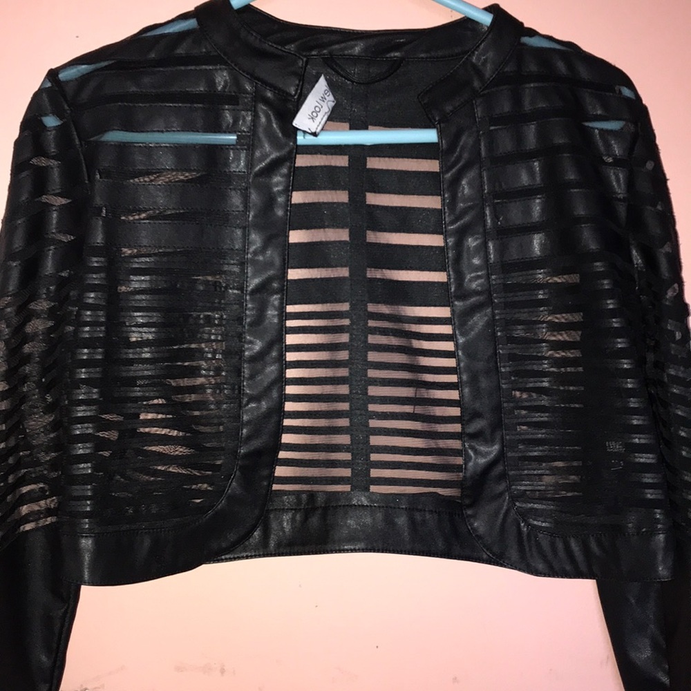 LEATHER BLACK CROPPED JACKET